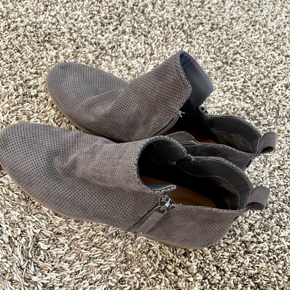 NWOT ankle boots